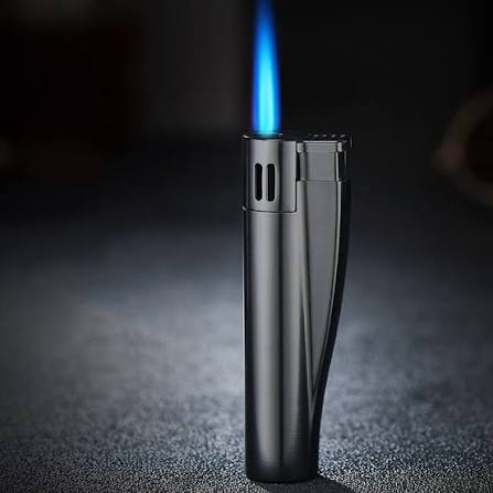 Encendedor jet con una llama azul a presión